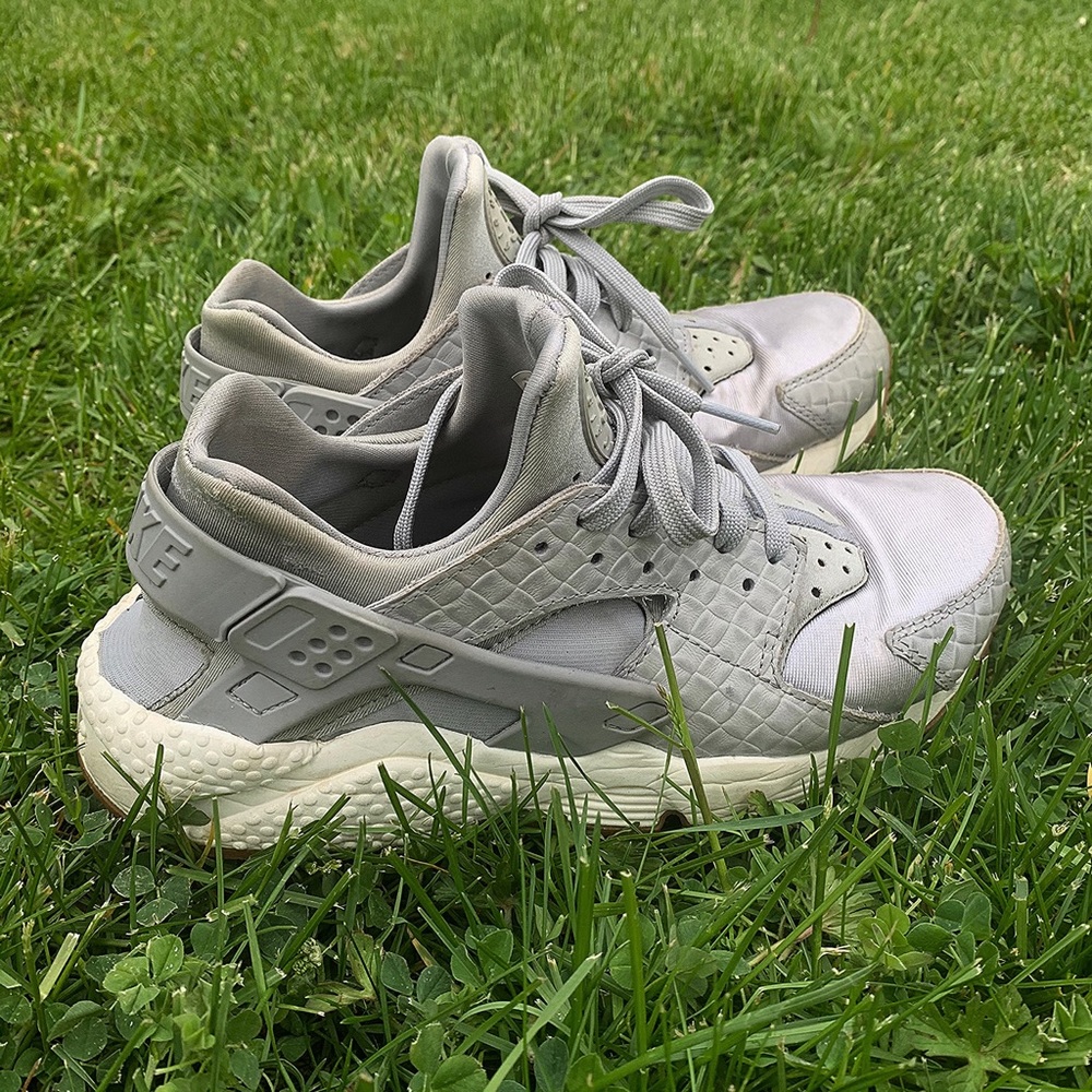 Nike Air Huarache Wolf Grey Sail Gum Medium Brown